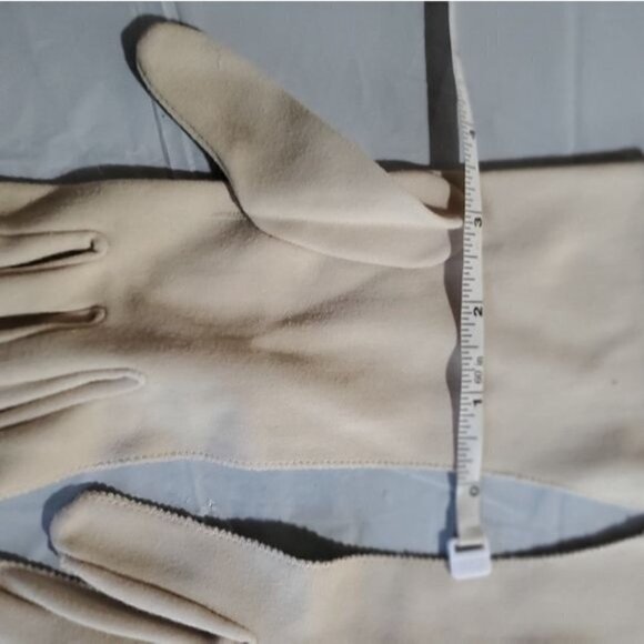 Vintage Long ~10.5" Cream Hand Pleated Stitched Gloves - Picture 5 of 5